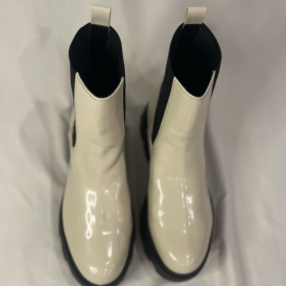 NEW Nordstrom Open Edit Ivory Patent Iris Lug Chelsea Boots Womens US 7.5 - Picture 2 of 14